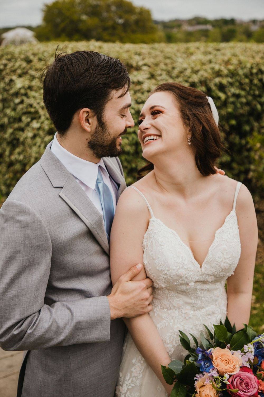 Vineyard couple at the hedge