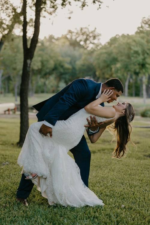 Dip kiss beneath the tree
